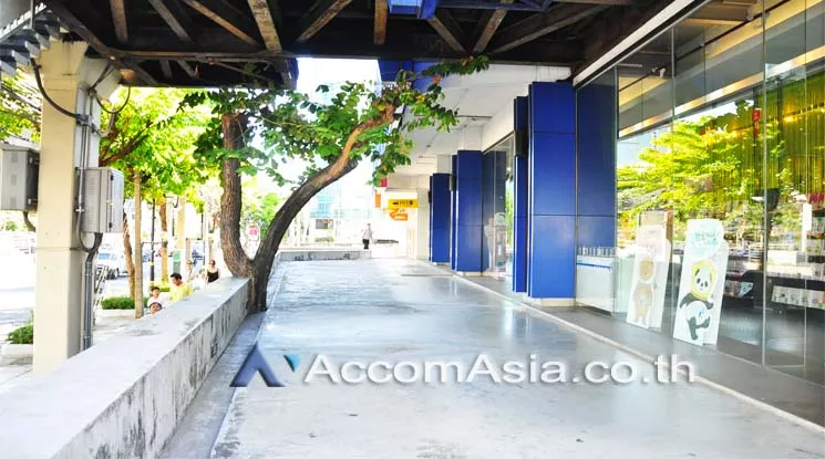  Office space For Rent in Silom, Bangkok  near BTS Surasak (AA11174)